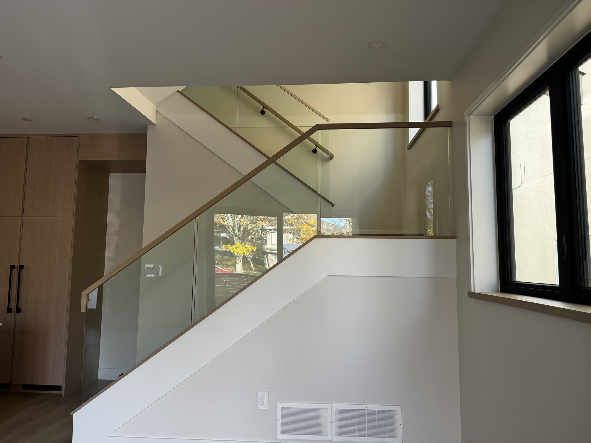 Laminated glass railing